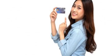 A happy girl using the Conexus Cash Back mastercard.