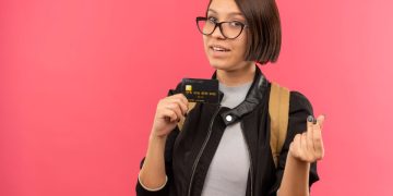 Woman using the Scotiabank Gold American Express.