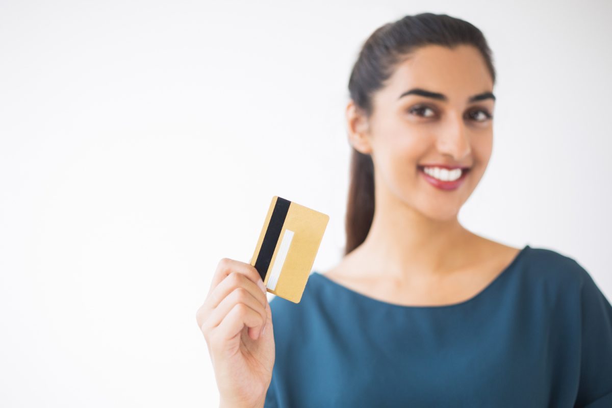 Woman using a Delta SkyMiles Gold American Express.