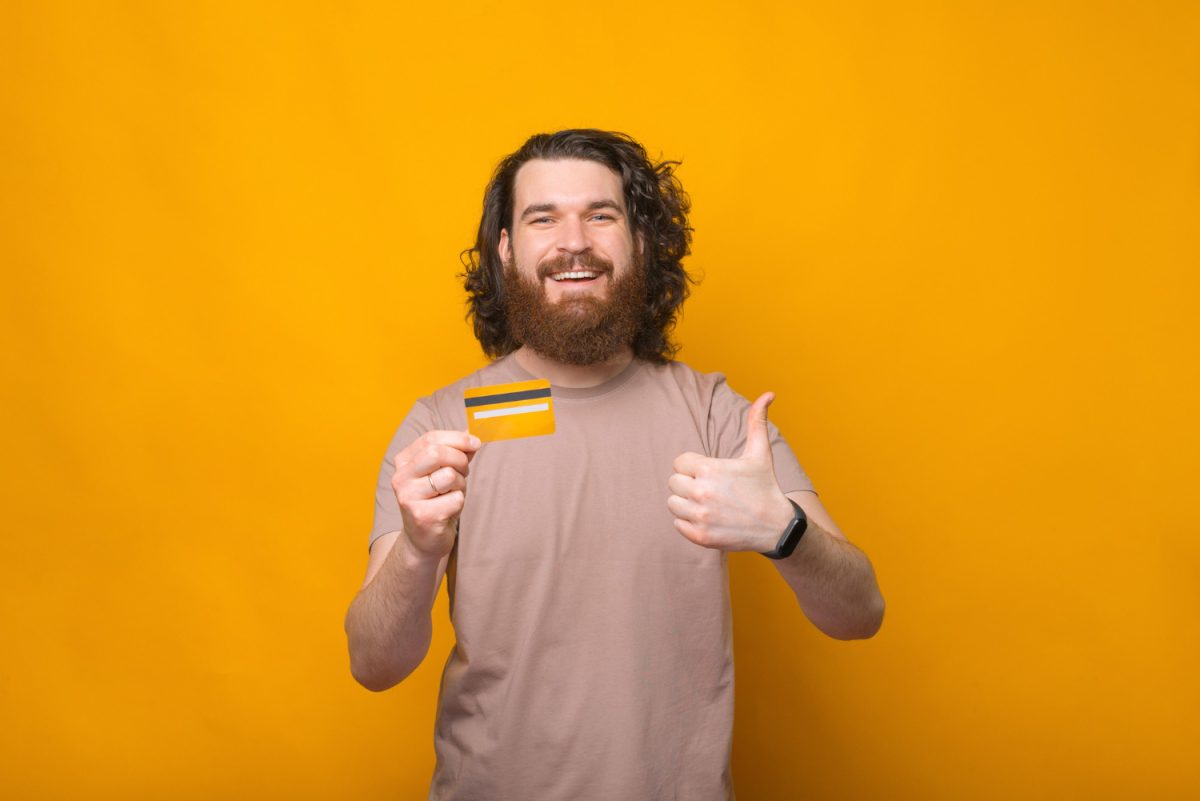 A man holding his Wells Fargo Health Advantage.