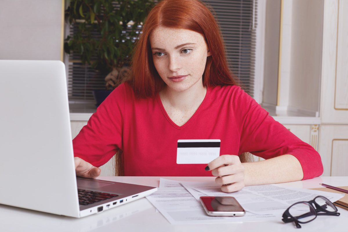 woman discover negative balance on credit card